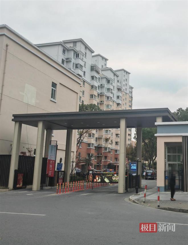 ：人员进小区无需门禁邻居们并未听到呼救声k8凯发网站实探“虎牙女主播遇害”事发地(图4)