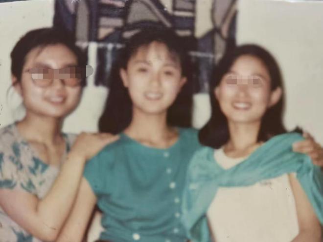 脸型和母亲神似知情人透露其父母背景K8凯发集团亲人曝光朱媛媛全家福！(图5)