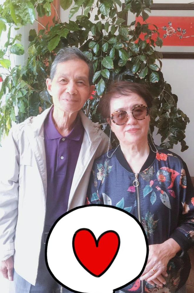 脸型和母亲神似知情人透露其父母背景K8凯发集团亲人曝光朱媛媛全家福！(图10)