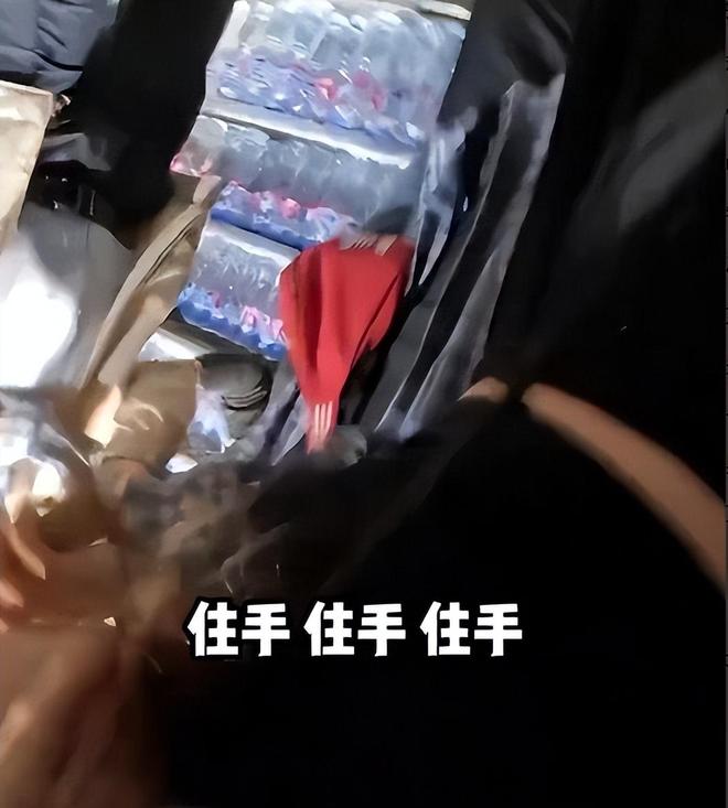 游与当地5人互殴完胜后获围观者竖拇指凯发·k8国际解气！俩中国女生埃及(图10)