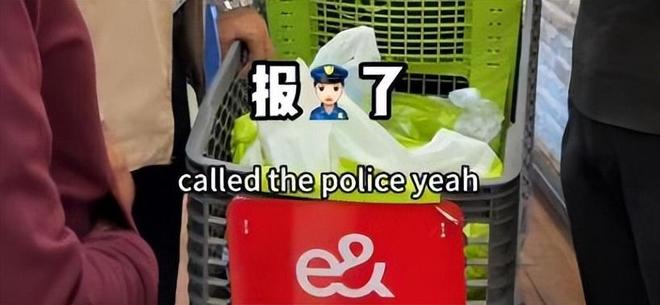 游与当地5人互殴完胜后获围观者竖拇指凯发·k8国际解气！俩中国女生埃及(图8)