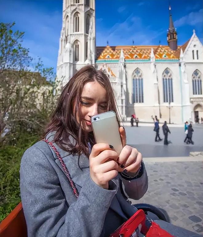 游与当地5人互殴完胜后获围观者竖拇指凯发·k8国际解气！俩中国女生埃及(图15)